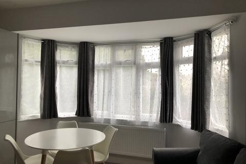 1 bedroom flat to rent, Rodborough Road, London, NW11