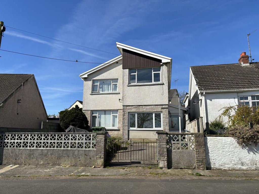 Pill Road, Milford Haven... 4 bed detached house £199,999