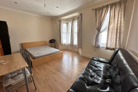 1 bedroom in a house share to rent, Washington Road, London E6