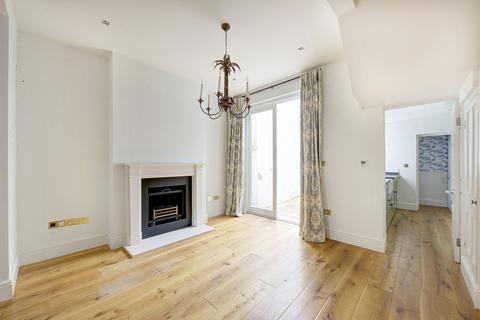 3 bedroom terraced house for sale, Courtnell Street, London