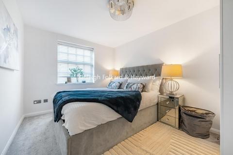 2 bedroom flat for sale, Hanbury Drive, Winchmore Hill