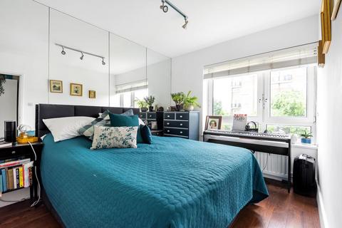 2 bedroom flat for sale, St. Saviours Estate, Bermondsey