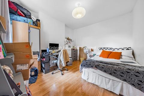 3 bedroom flat to rent, Coverton Road SW17