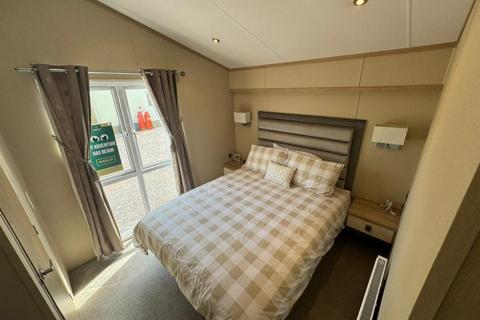 2 bedroom lodge for sale, Woodleigh Caravan Park