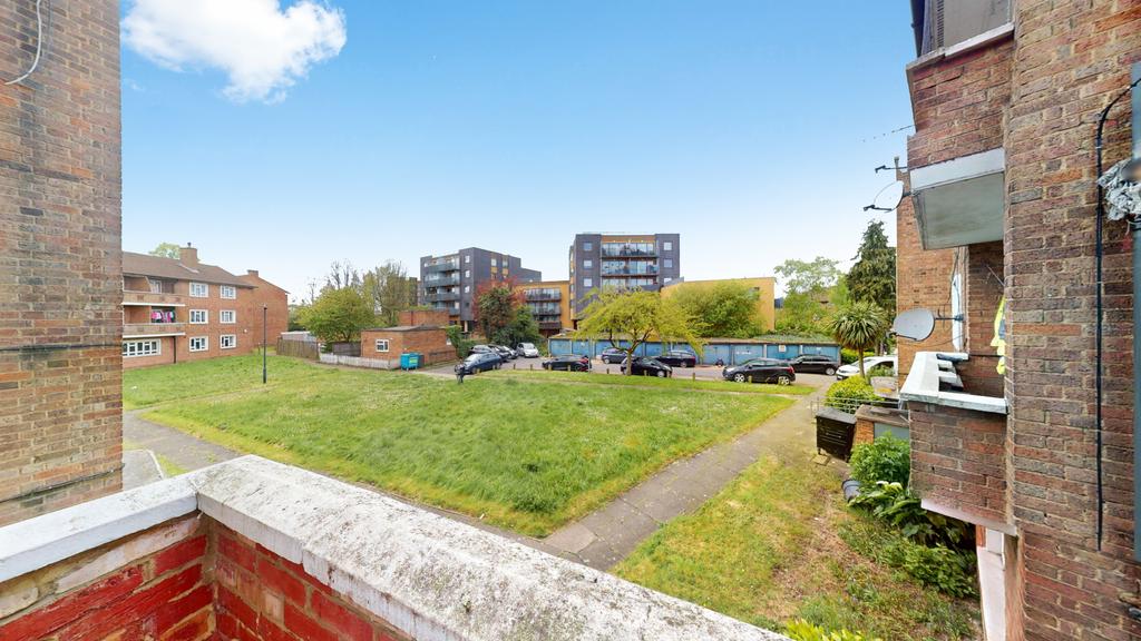 Moot Court, Kingsbury, London NW9 1 bed flat for sale £275,000