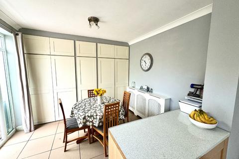 33 Voce Road, London, SE18 2LW