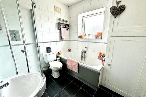 33 Voce Road, London, SE18 2LW