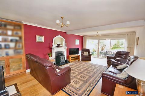 3 bedroom semi-detached house for sale, Ardleigh Green Road, Ardleigh Green, Hornchurch, RM11