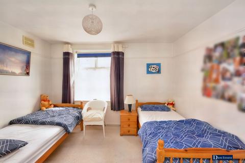 169 Ardleigh Green Road, Hornchurch, RM11 2LF