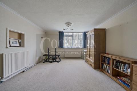 Flat 41, Pickwick Court, 60 West Park, Mottingham, London, SE9 4SA