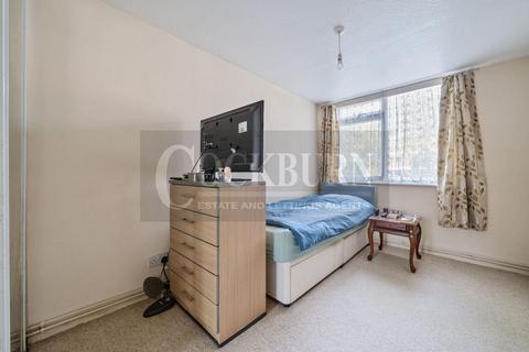 Flat 41, Pickwick Court, 60 West Park, Mottingham, London, SE9 4SA