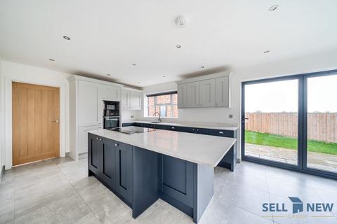 4 bedroom detached house for sale, Sandy Road, Willington MK44