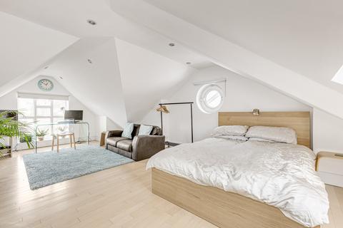 210 Acton Lane, London, W4 5DL