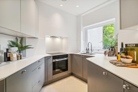 2 bedroom flat for sale, Riverpark Court, 22-23 Embankment Gardens, Chelsea