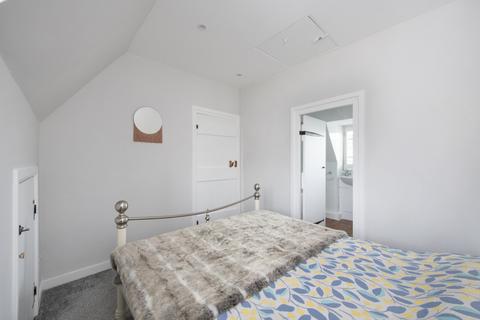 1 bedroom flat to rent, Waterlow Court, Heath Close, London