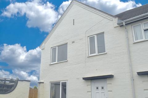 4 bedroom end of terrace house to rent, Arden Place, Wolverhampton WV14