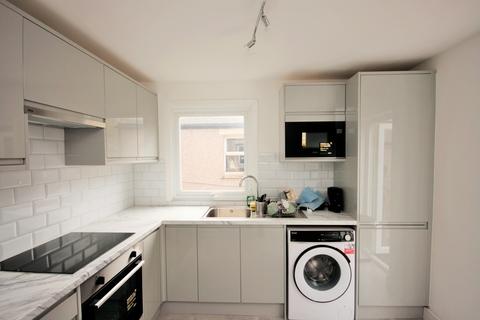 3 bedroom flat to rent, Senrab Street, E1 0QF