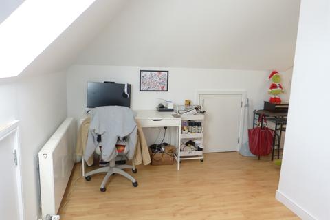 Studio to rent, Neeld Crescent, London, NW4