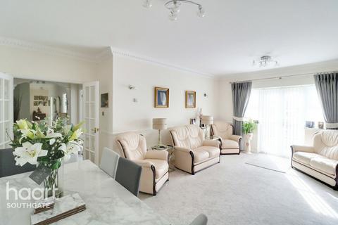 2 bedroom apartment for sale, Chase Road, London