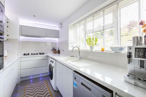 2 bedroom flat for sale, Kingsdown Avenue, South Croydon, CR2