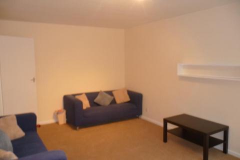 2 bedroom flat to rent, Gatwick Close, Slough