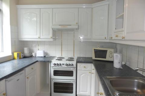 2 bedroom flat to rent, Gatewick Close, Slough