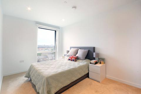 1 bedroom flat to rent, South Gardens, London, SE17