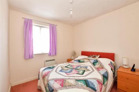 2 bedroom flat to rent, Payne Close, Barking IG11