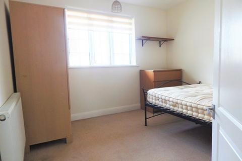 2 bedroom flat to rent, The Holt, London Road, Morden, London