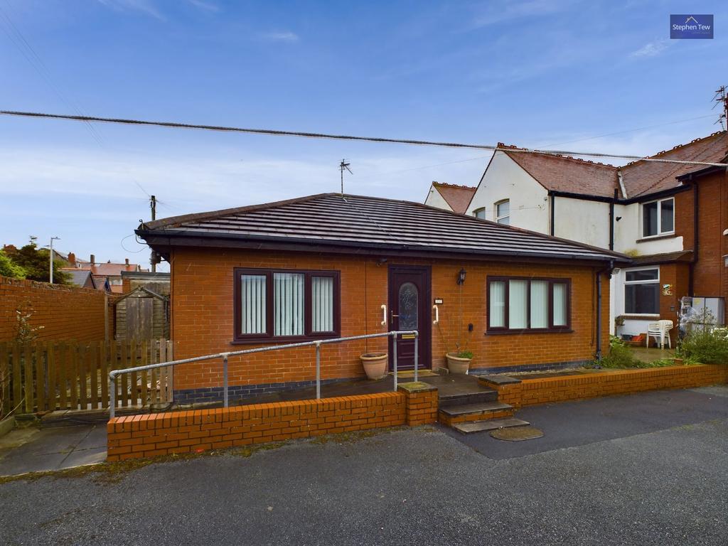 Road, Blackpool, FY4 2 bed semidetached bungalow for sale £