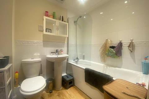 2 bedroom apartment to rent, Lumley Road, Horley, Surrey, RH6
