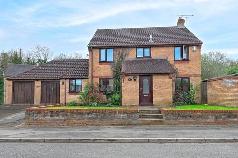 24 Chipperfield Close, New Bradwell, Milton Keynes, MK13 0EP
