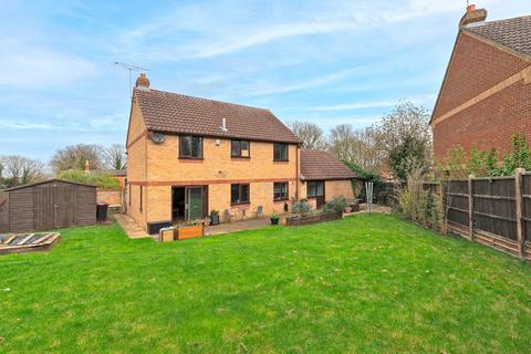 24 Chipperfield Close, New Bradwell, Milton Keynes, MK13 0EP