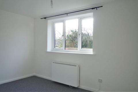 1 bedroom flat to rent, Shaw House, Moorfield Chase