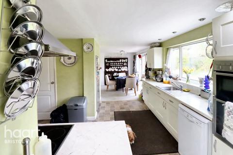 4 bedroom detached bungalow for sale, Kingway View, MALMESBURY