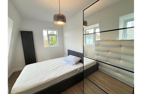 1 bedroom property to rent, Stronsa Road, Shepherds Bush W12