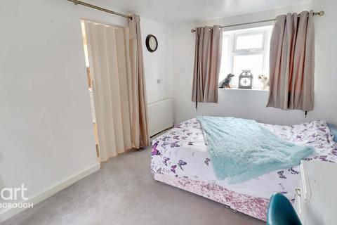 9 Broadway, Crowland, Peterborough, PE6 0BJ