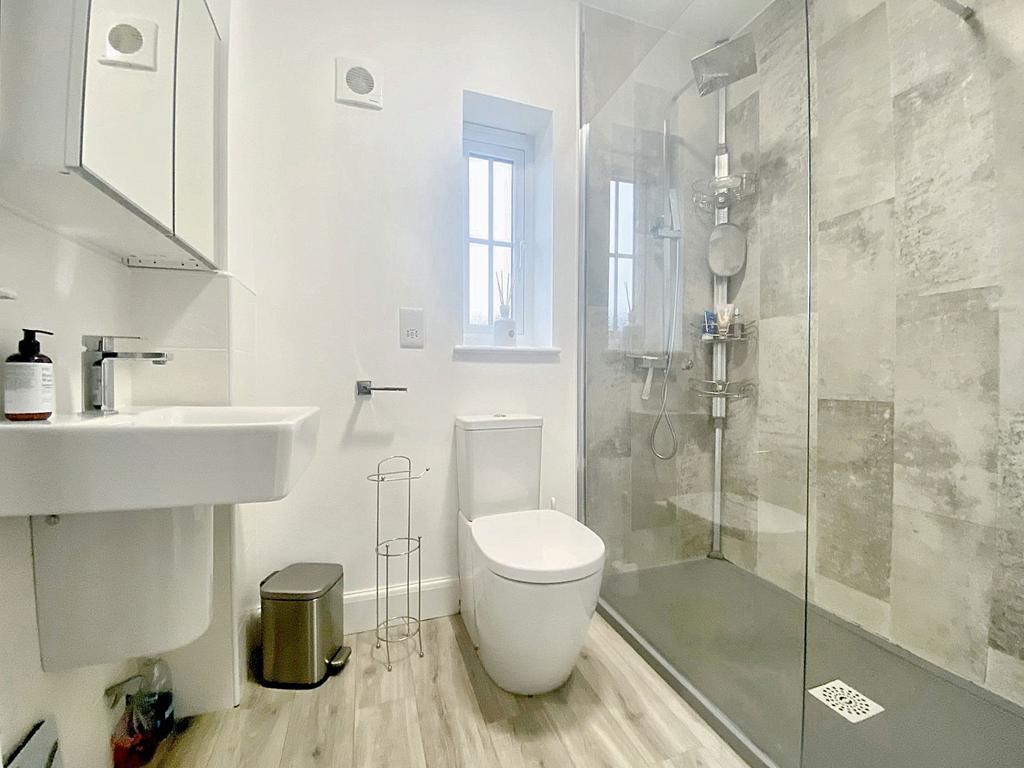 Principal Shower Room