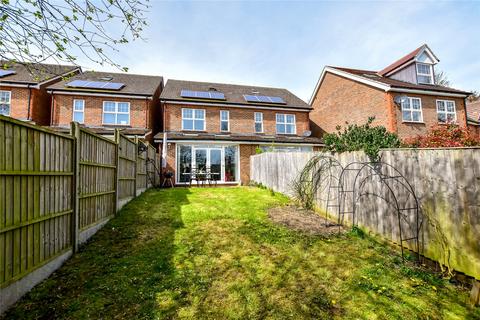 3 bedroom semi-detached house for sale, Lindo Close, Chesham, HP5