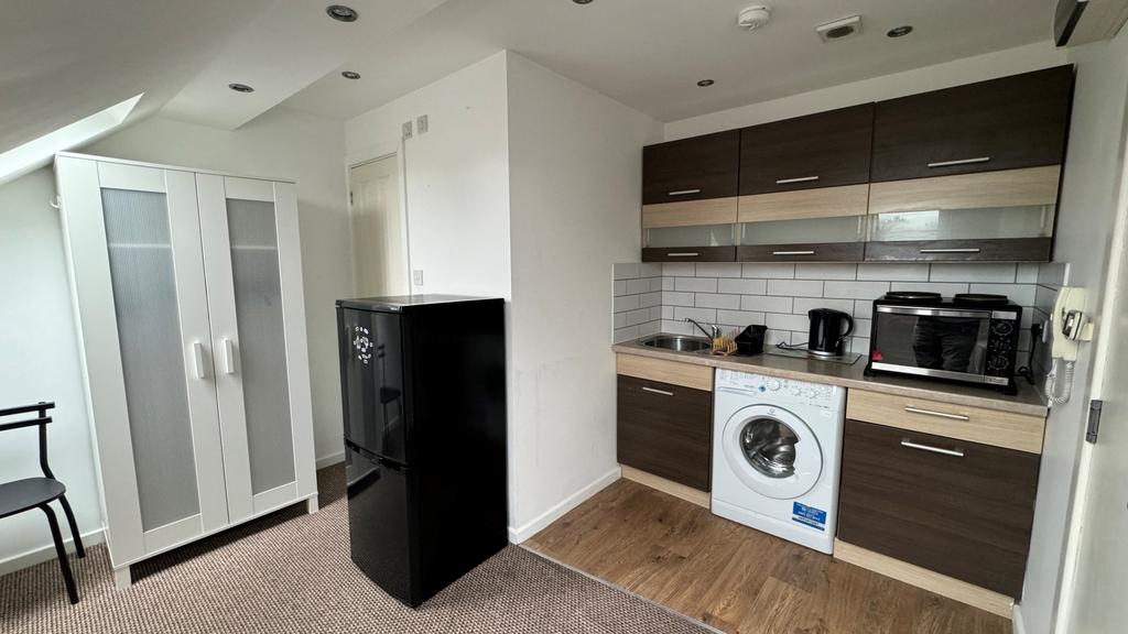 10 west street, room 5