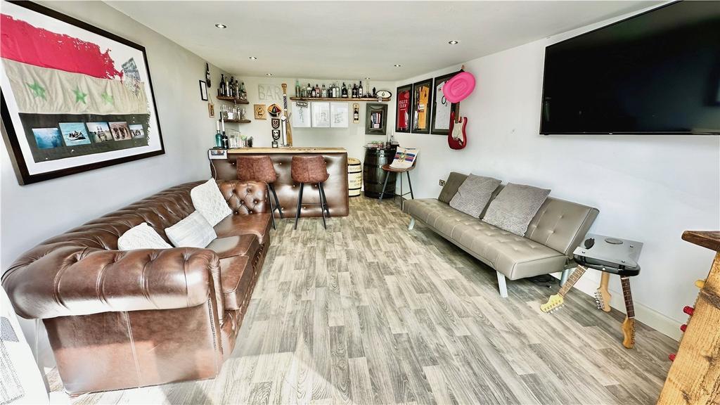 Bar/ Home Office
