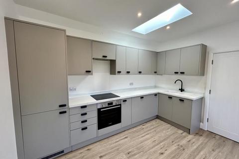 2 bedroom apartment to rent, 12a Worplesdon Road, Guildford GU2