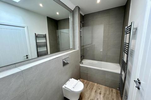 2 bedroom apartment to rent, 12a Worplesdon Road, Guildford GU2