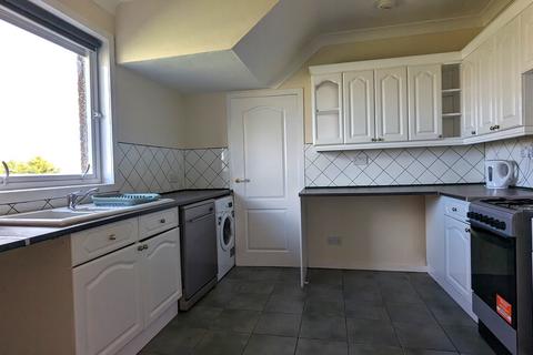 3 bedroom terraced house to rent, Cleish Gardens, Kirkcaldy KY2