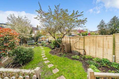 215 Ardgowan Road, London, SE6 1UZ
