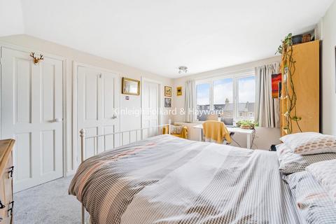 215 Ardgowan Road, London, SE6 1UZ