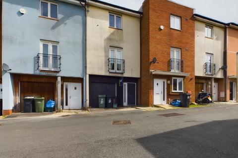 27 Awebridge Way, Gloucester, GL4 4FQ