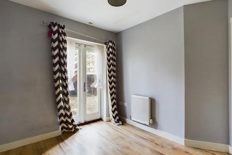27 Awebridge Way, Gloucester, GL4 4FQ