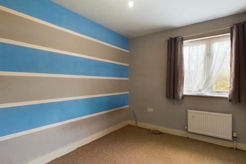 27 Awebridge Way, Gloucester, GL4 4FQ