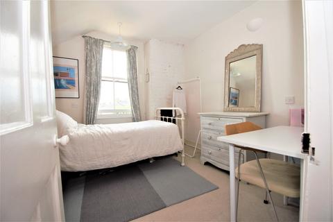 3 bedroom terraced house for sale, Simons Road, Sherborne, Dorset - No Onward Chain